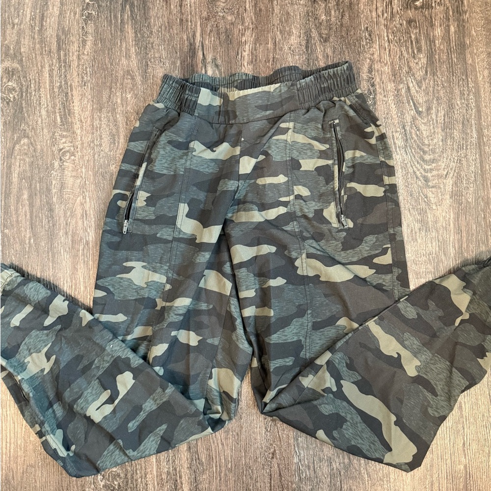 Old Navy Active Camouflage Pants